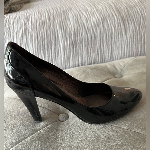Via Spiga Black Patent Leather Pumps